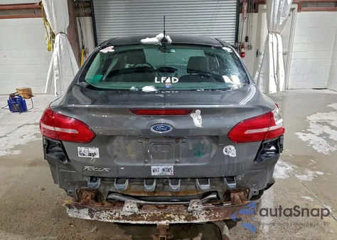 2016 Ford Focus S z USA, uszkodzony, nr VIN 1FADP3E28GL229307